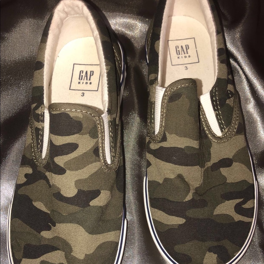 Kids Gap shoes 🟢